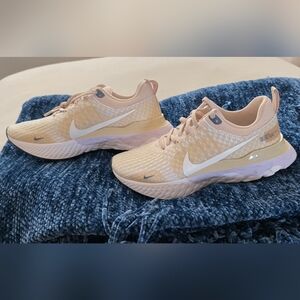 Nike Women's React Infinity Run FK 3